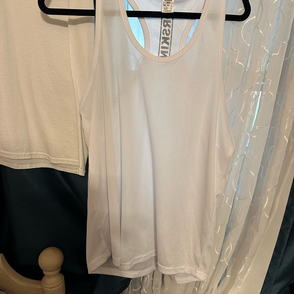 2 Drskin tanks 1 white 1- black - Picture 2 of 7